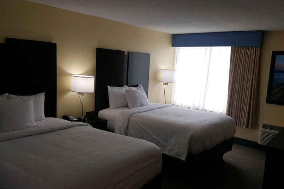 Days Inn & Suites By Wyndham Grand Rapids Near Downtown ไวโอมิง ภายนอก รูปภาพ