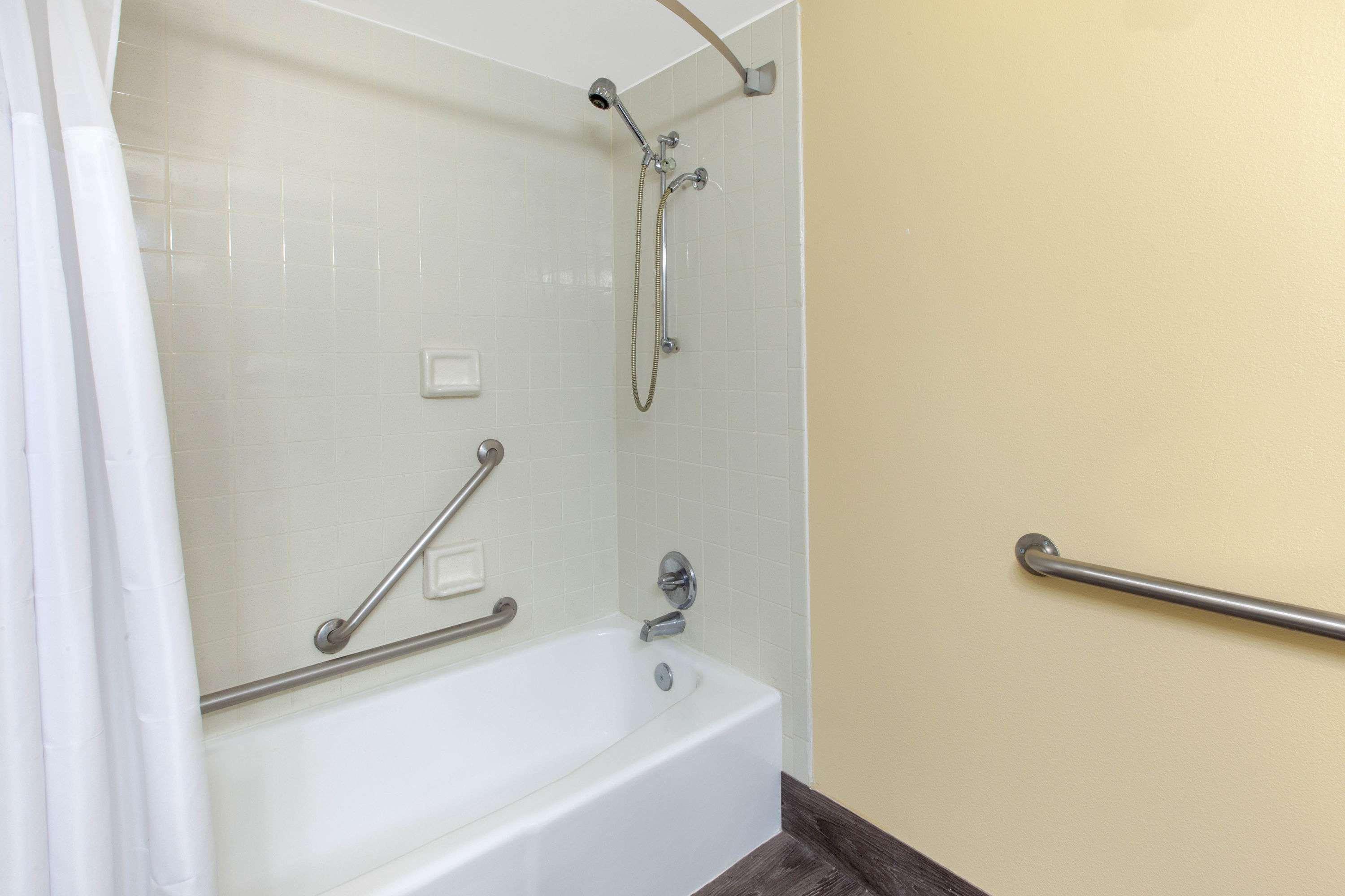 Days Inn & Suites By Wyndham Grand Rapids Near Downtown ไวโอมิง ภายนอก รูปภาพ