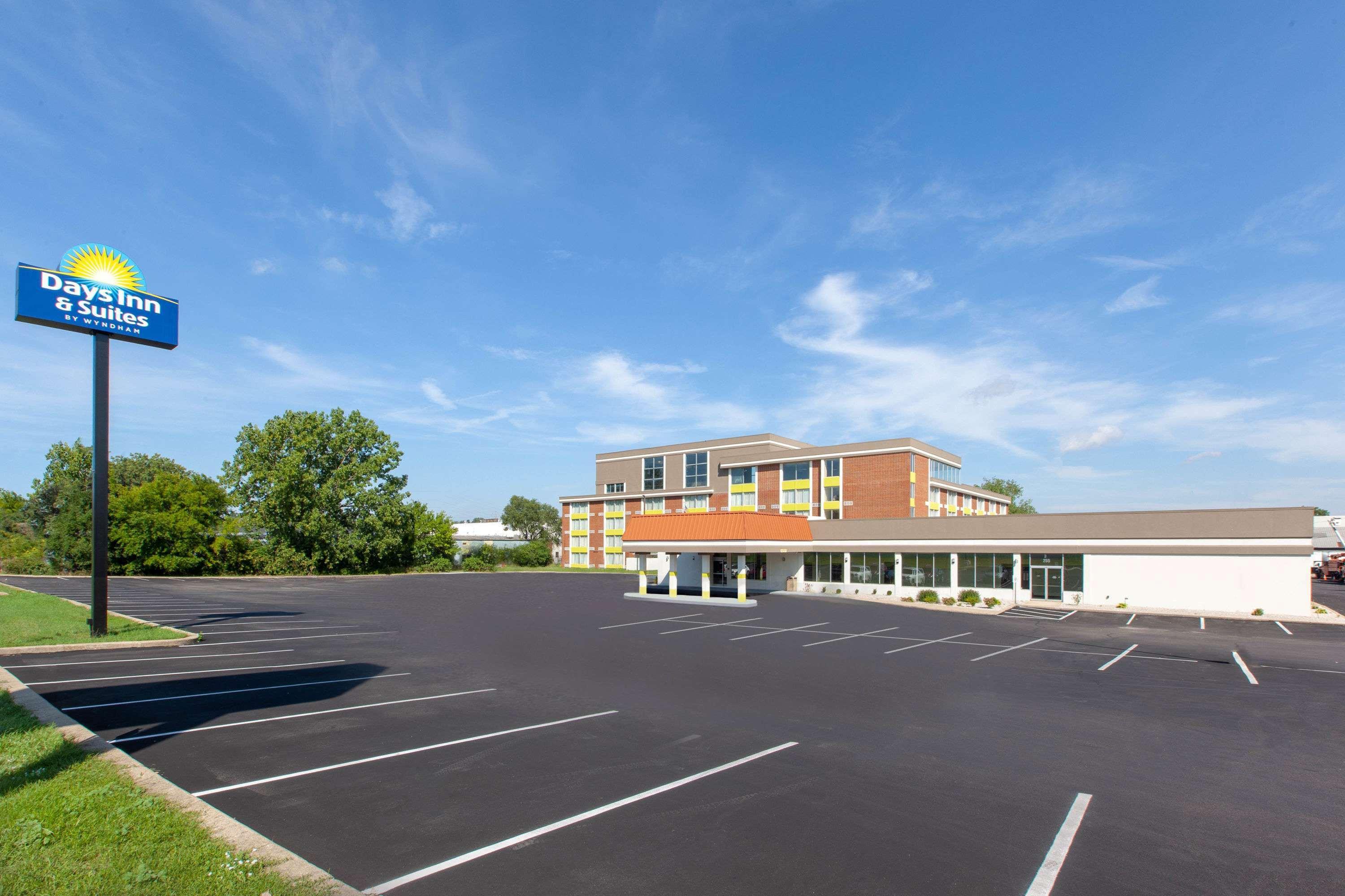 Days Inn & Suites By Wyndham Grand Rapids Near Downtown ไวโอมิง ภายนอก รูปภาพ