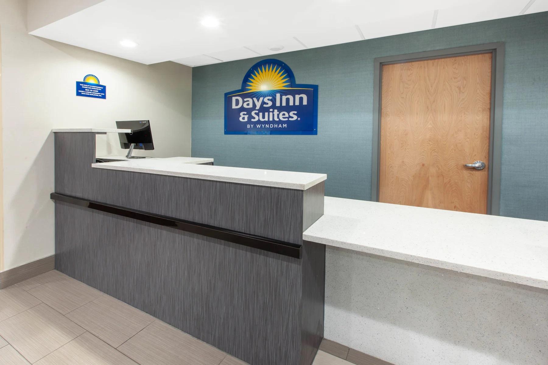 Days Inn & Suites By Wyndham Grand Rapids Near Downtown ไวโอมิง ภายนอก รูปภาพ