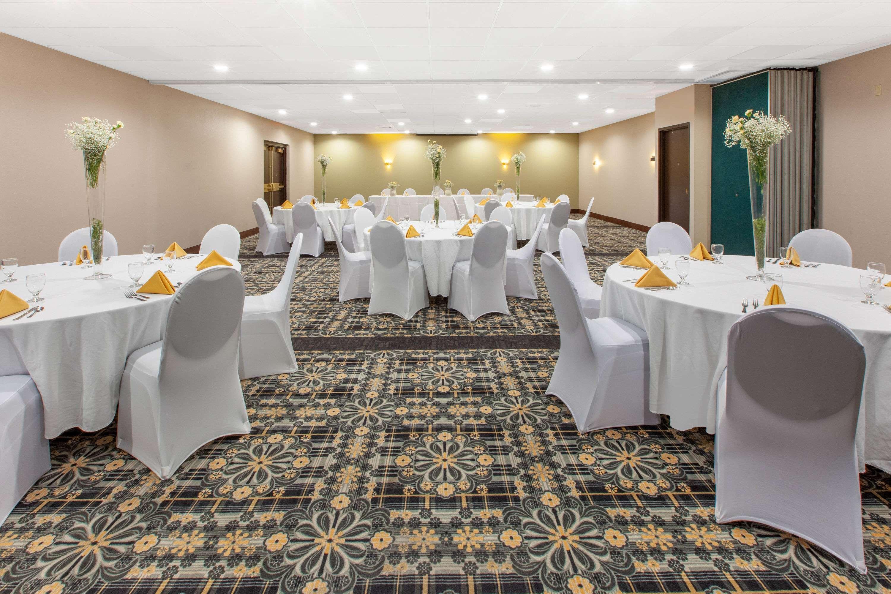 Days Inn & Suites By Wyndham Grand Rapids Near Downtown ไวโอมิง ภายนอก รูปภาพ