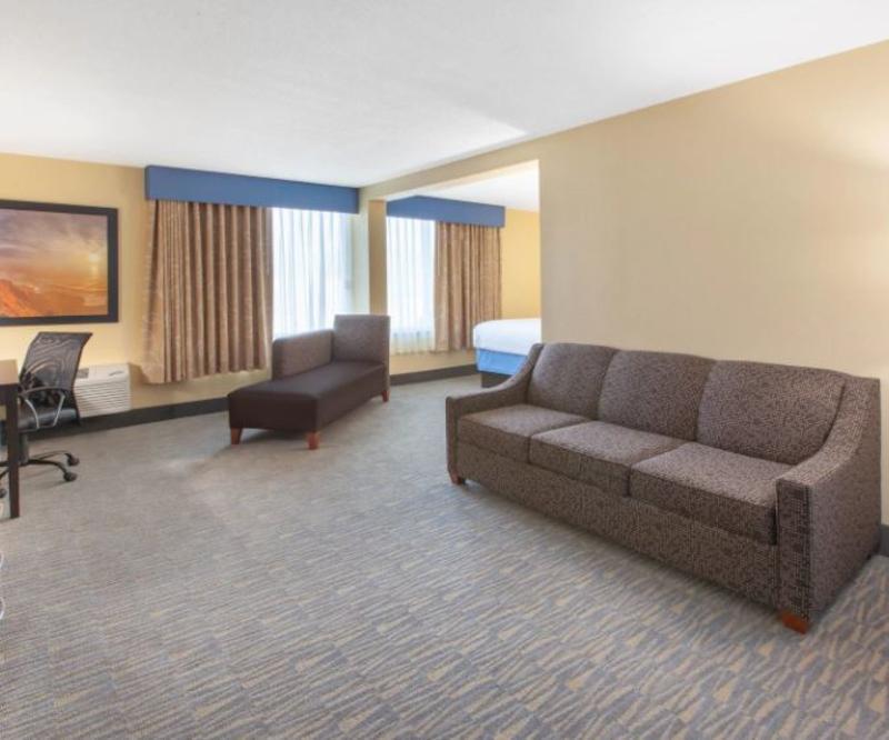 Days Inn & Suites By Wyndham Grand Rapids Near Downtown ไวโอมิง ภายนอก รูปภาพ