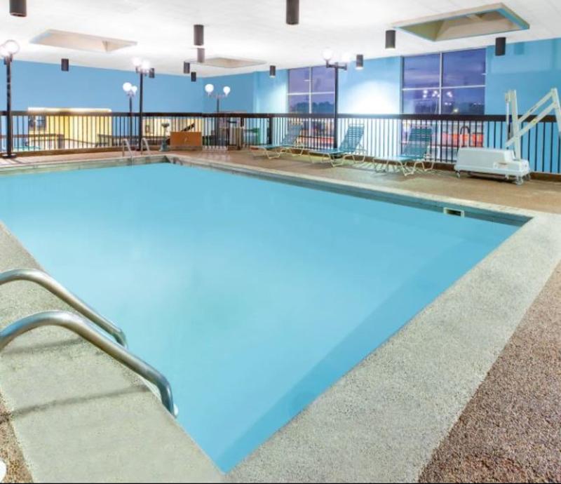 Days Inn & Suites By Wyndham Grand Rapids Near Downtown ไวโอมิง ภายนอก รูปภาพ